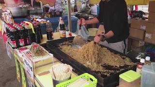 超大盛り焼きそば屋台で先頭の女の子が店主に放った痛烈な一言 Happening! What is a word that a girl gave to owner at Yakisoba stand?