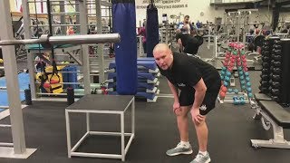 Дмитрий Шилов смотрит игру команды Raddy по фаерболу
