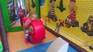 Indoor Playground Play Centre for kids. London.Эльвира в детском  развлекательном центре в.