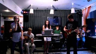 Маста Кэш и Женя Лир - Кто я без тебя(live in "Терра" 24.06.2011)