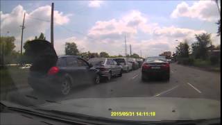 ДТП Омск: «паровозик» на Заозерной, 31.05.2015.