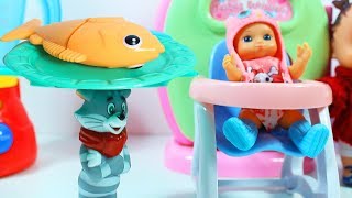 Куклы играют  Готовим еду в духовке  Холодильник с сюрпризами Kinder Joy