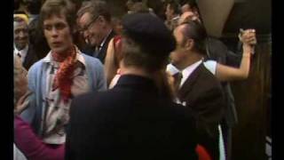 Carl Bay - Hummel Hummel mit Humor & In Hamburg schmeckt die Luft nach Wind 1973
