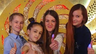 Звезды детской эстрады Алина Домрачева и Лада Высотина рассказывают о себе и поют песни