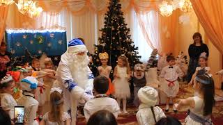 Карлсон знакомится с Дедом Морозом смешная сценка )))