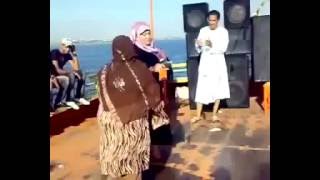 رقص بنت جامدة بالعباية