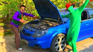 Green Man on Opel Vectra OPC in Car Service of Mr. Joe w/ Funny Race on Car for Kids