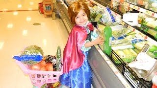 FROZEN ANNA WENT GROCERY SHOPING MINI ANNA DE COMPRAS
