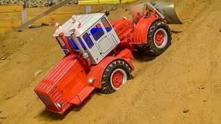 RC tractor Kirovets K700 got stuck! RC Glashaus Action!