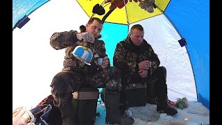 Добрались до заветного озера. Озеро в тайге. Кого скрывает это озеро?