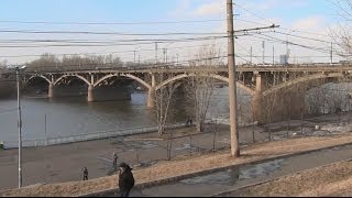 Коммунальный мост видео высокой четкости через реку Енисей. Красноярск
