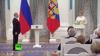 Путин вручает государственные награды в Кремле