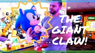 Giant Wins at "The Giant" Claw Machine!! (Sonic the Hedgehog, Angry Birds, Despicable Me 3 & Emoji!)
