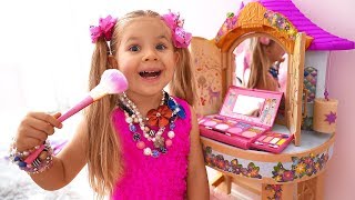 Диана хочет быть Красивой, наряжается и делает макияж!