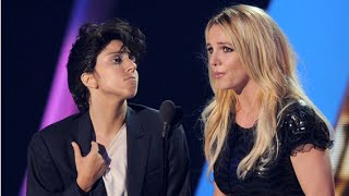 Lady GaGa honrando Britney Spears com o 'Michael Jackson Video Vanguard Award'