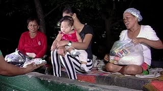 Some families living on sidewalk in Parañaque receive food, grocery items from UNTV, MCGI