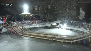LIVE: Muscovites celebrate Epiphany with ice bathing in Moscow