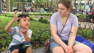Siêu Trí tuệ Quang Bình 6 tuổi - Chém gió tiếng Anh với Du khách nước Ngoài | P4