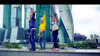Дочка Кузи из универа поёт песню ХЕЙ МАЛЯВКА