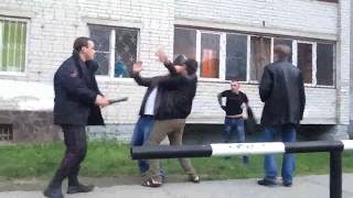драка полицейских с пьяными 2017