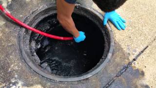 Hydro jetting a sewer man hole. Flo Maxx 773 297 2479