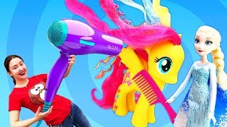 Веселая Школа и Салон красоты — Пони Флаттершай и Эльза Холодное Сердце. Делаем прически из Плей До