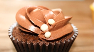 Leckerstes Schokoladencreme-Grundrezept für Cupcakes und Tortenfüllungen