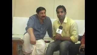 Mohalla Assi - Sunny Deol Interview in Varanasi by TV Reporter Roshan Jaiswal