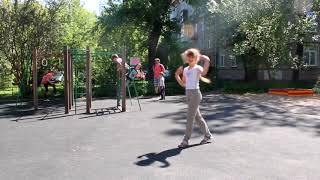 Gymnastics on a playground. Rondat Flack. Рондат фляк на детской площадке