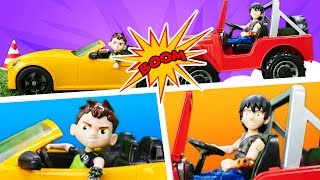 Видео про машинки и аварии. Игрушки из мультфильмов. Кевин и Бен Тен соревнуются!