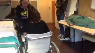 (CORSO OSS) - Come trasferire dal letto alla carrozzina il paziente www.agenfor.it