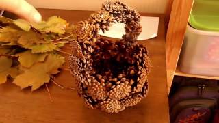 Поделка на тему Осень - корзинка из шишек, цветы из листьев дерева