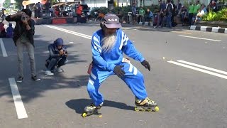 Kakek Kakek Jago Main Sepatu Roda di Car Free Day (Kakek Gaul) Mbah Supri & Roller Skates
