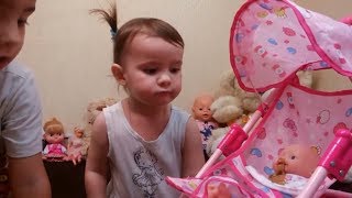 Куклы Играем в Дочки Матери Как Мама и Папа Пупсик Кушает Какает на горшок Игрушки для девочек