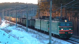 ВЛ11.8-809Б/813 СМЕ с грузовым поездом