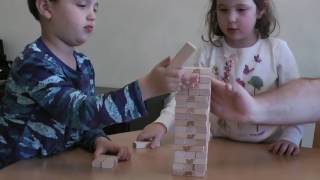 Играем в игру Дженга,строим башню
