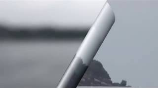 Двое на каяке не стесняясь нудистов