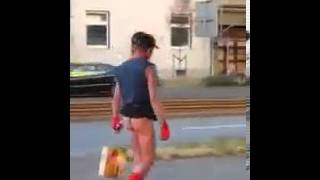мужик в стрингах Германия