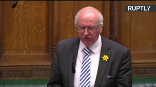 Борис Джонсон выступает в парламенте Великобритании