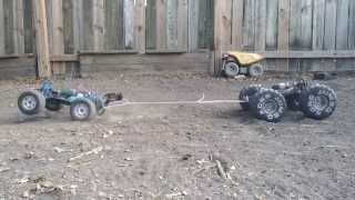 E MAXX VS E MAXX TUG OF WAR THE BATTLE BEGINS! BRUSHLESS VS BRUSHED #1 CARNAGE