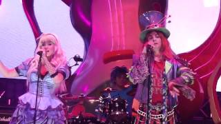 Mad T Party - Domino