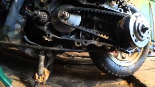 Как снять вариатор honda dio без съемника/How to remove a honda dio variator