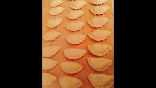 Как красиво лепить вареники. How beautiful sculpt dumplings