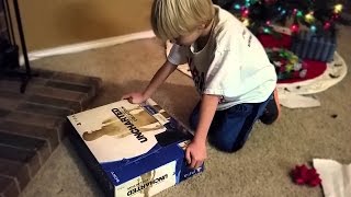Garoto recebe um falso PS4 para o Natal! VOCÊS DEVEM VER!!!