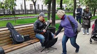 НА УЛИЦЕ ПОЮТ ЛУЧШЕ ЗВЁЗД ШОУБИЗНЕСА В РОССИИ !!!