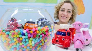 Spielzeugautos, Super Wings und Pinypon Toys - Kindervideo auf Deutsch.