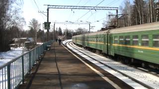 Электропоезд ЭР2-1216 отправляется от пл. Троицкая