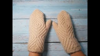 Женские варежки (рукавицы) с геометрическим узором спицами.