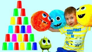 Рома играет с разноцветными мячами Забавное видео для детей kids children