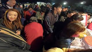 1227-11什麼~~還真的有抓到沒拿錢又拿貨的人 有架攝影機真的不要亂來阿 老闆真的顧全大局 嘉義趙又廷海鮮拍賣108年星期五嘉義彌陀夜市28